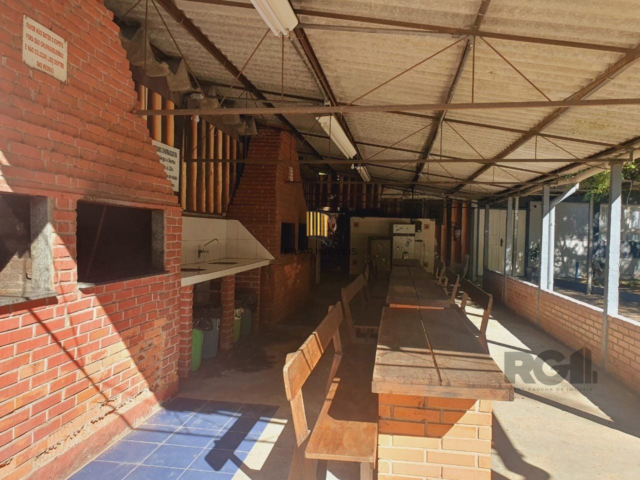 Apartamento de 02 dormitórios, no bairro Partenon, para locação