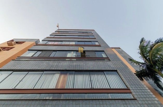 Linda cobertura de 4 dormitórios,1 suíte , 4 banheiros para venda, 4 vagas de garagens cobertas e escrituradas, 1 terraço com deck, piscina e churrasqueira no bairro Jardim Lindóia em Porto Alegre/RS.