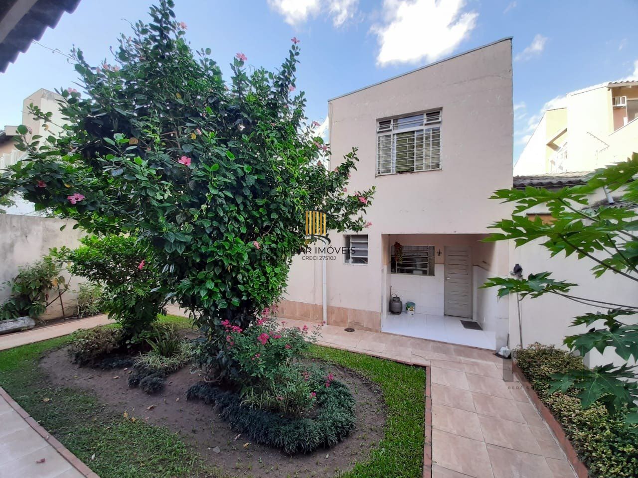 Casa 4 dormitórios no bairro Santana