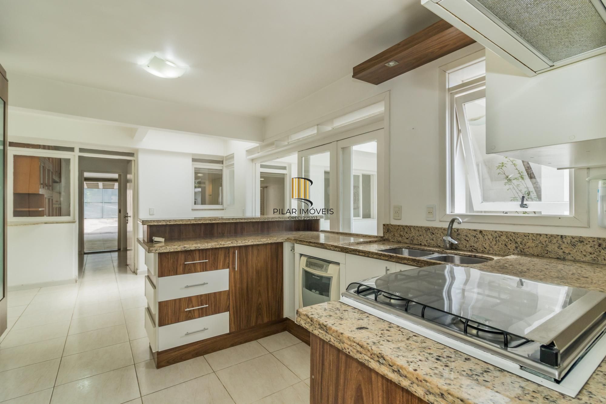 Casa para Venda - 250m², 4 dormitórios, sendo 1 suites, 3 vagas - Menino Deus