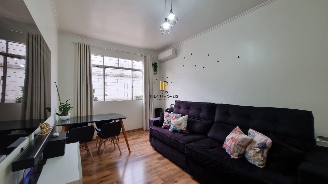 Aproveite o sol e a vista, apartamento para venda de frente com sacada, 2 dormitórios com 1 vaga no bairro Santana em Porto Alegre/RS.