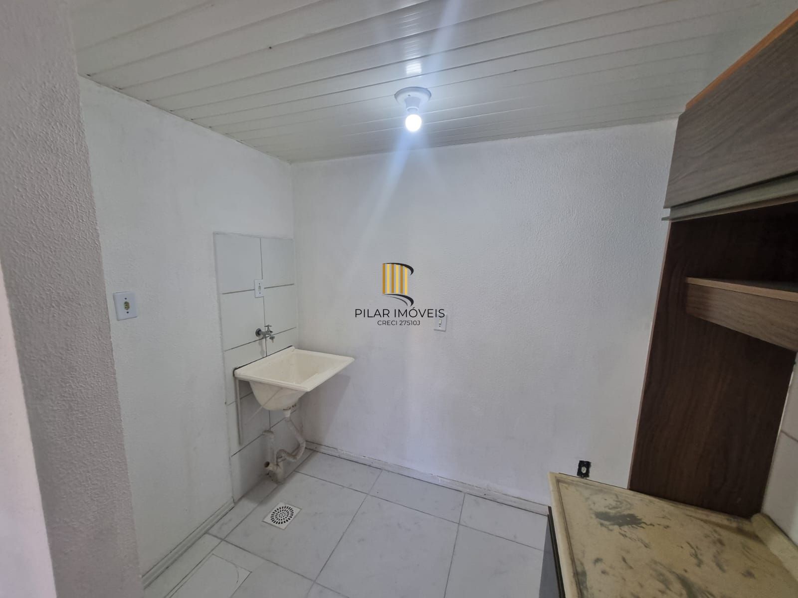 Excelente apartamento de 2 dormitórios, desocupado para venda  no bairro Partenon em Porto Alegre/RS.