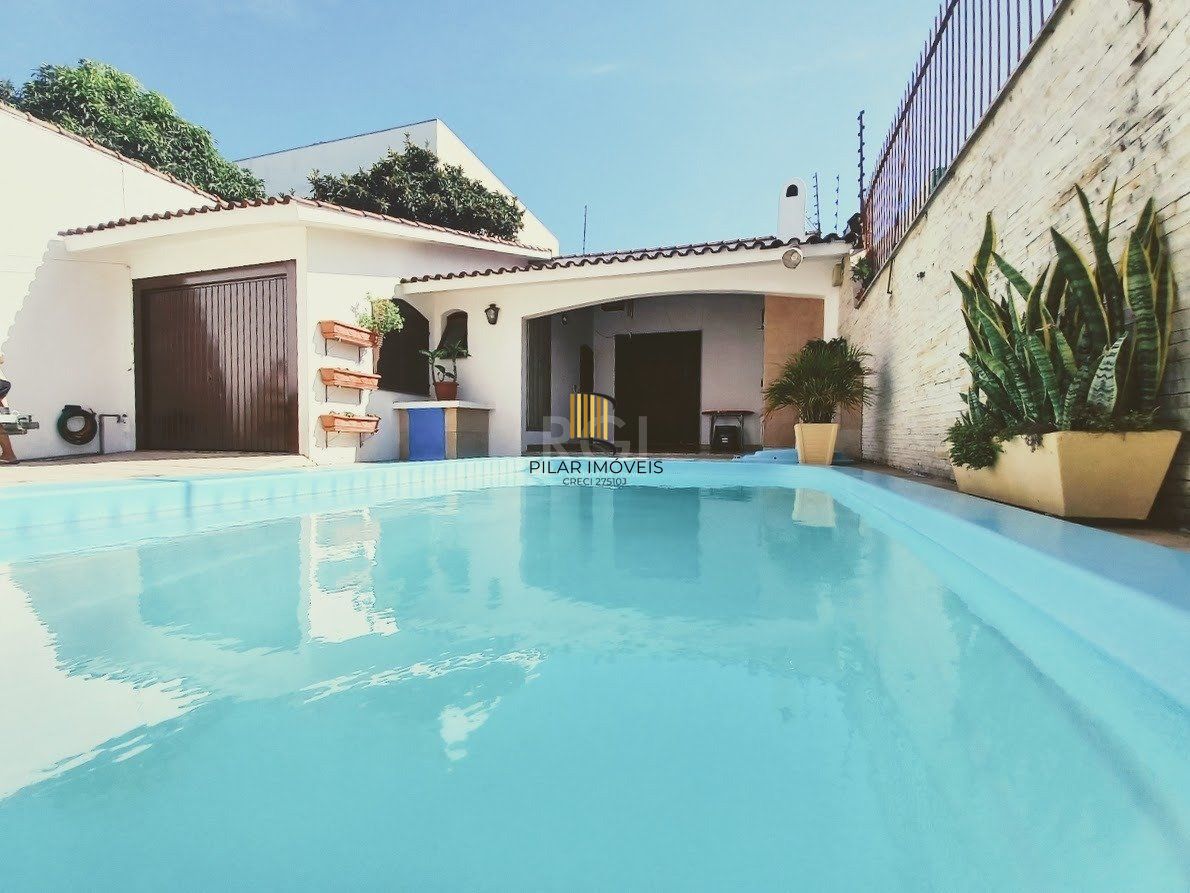 Casa 5 dormitórios no bairro Santana