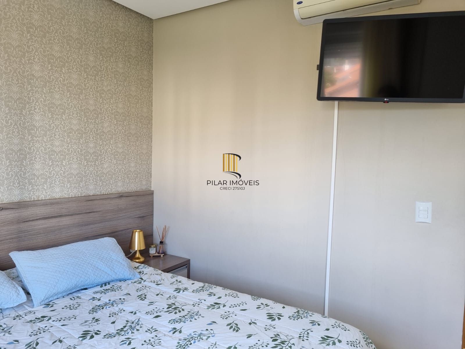 Apartamento de 2 dormitórios com vaga no Bairro Santana