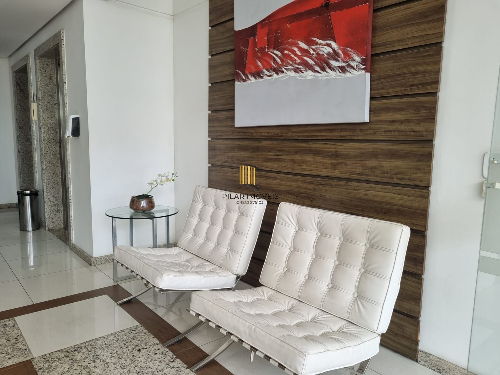 Apartamento de 2 dormitórios com vaga no Bairro Santana