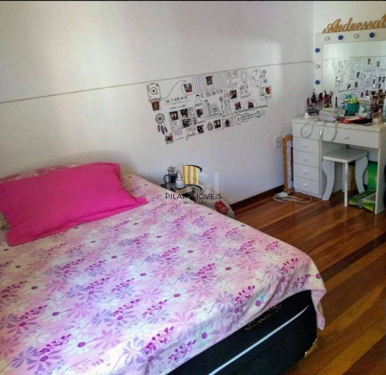 CASA EM 2 TERRENOS NO BAIRRO MEDIANEIRA