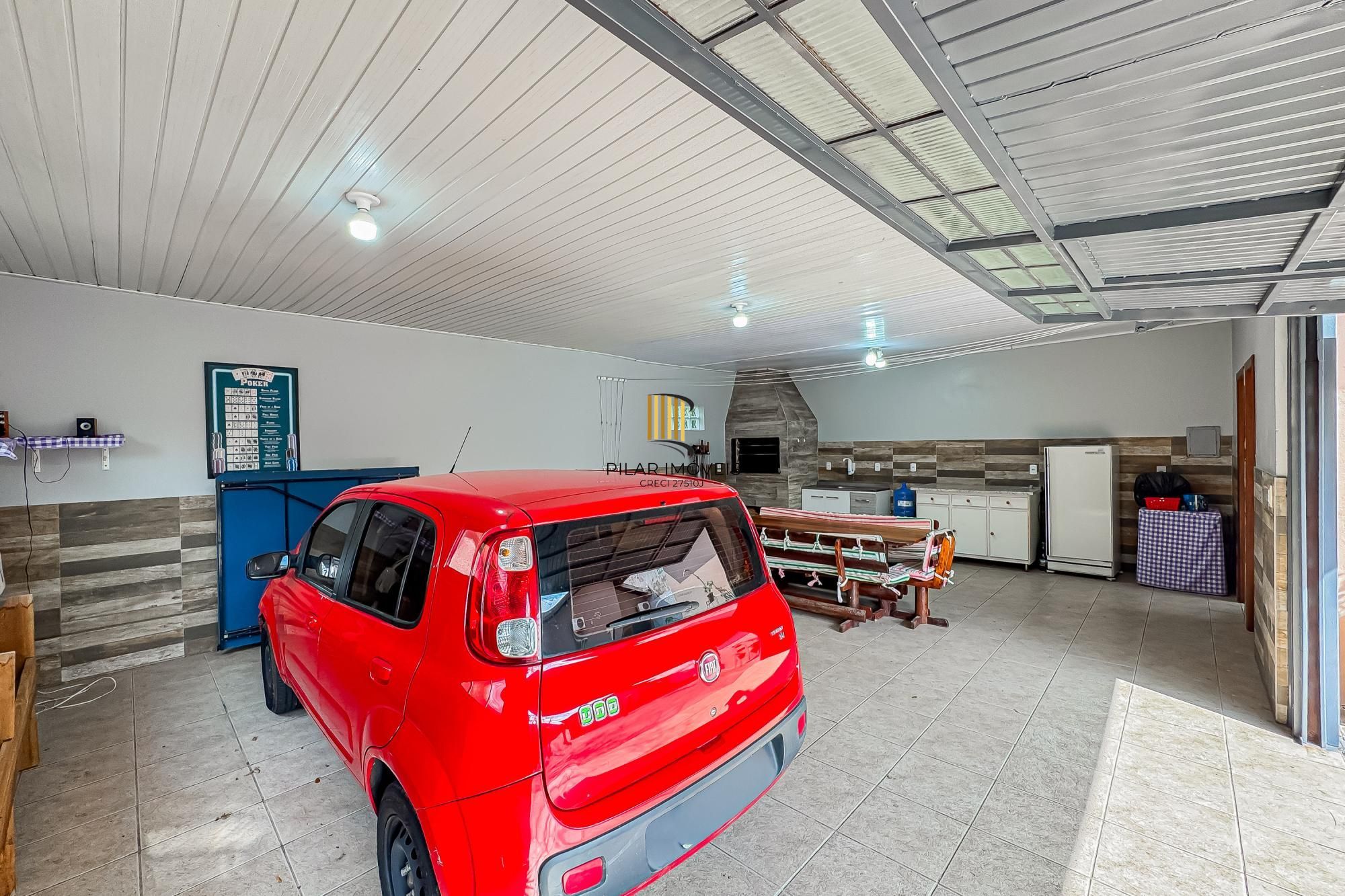Casa de 3 dormitórios, suíte, 3 banheiros para venda em excelente localização no bairro Chácara das Pedras em Porto Alegre/RS.