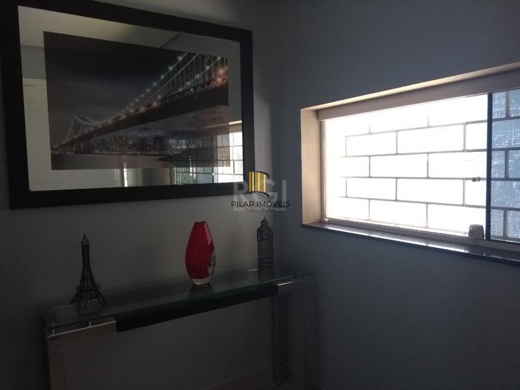 Casa para Venda - 249.86m², 3 dormitórios, sendo 1 suites, 4 vagas - Medianeira