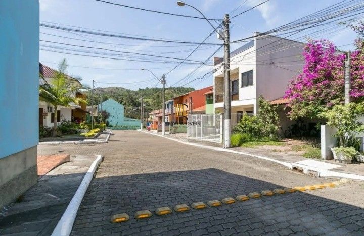 Casa de Condomínio 3 dormitórios no bairro Aberta dos Morros