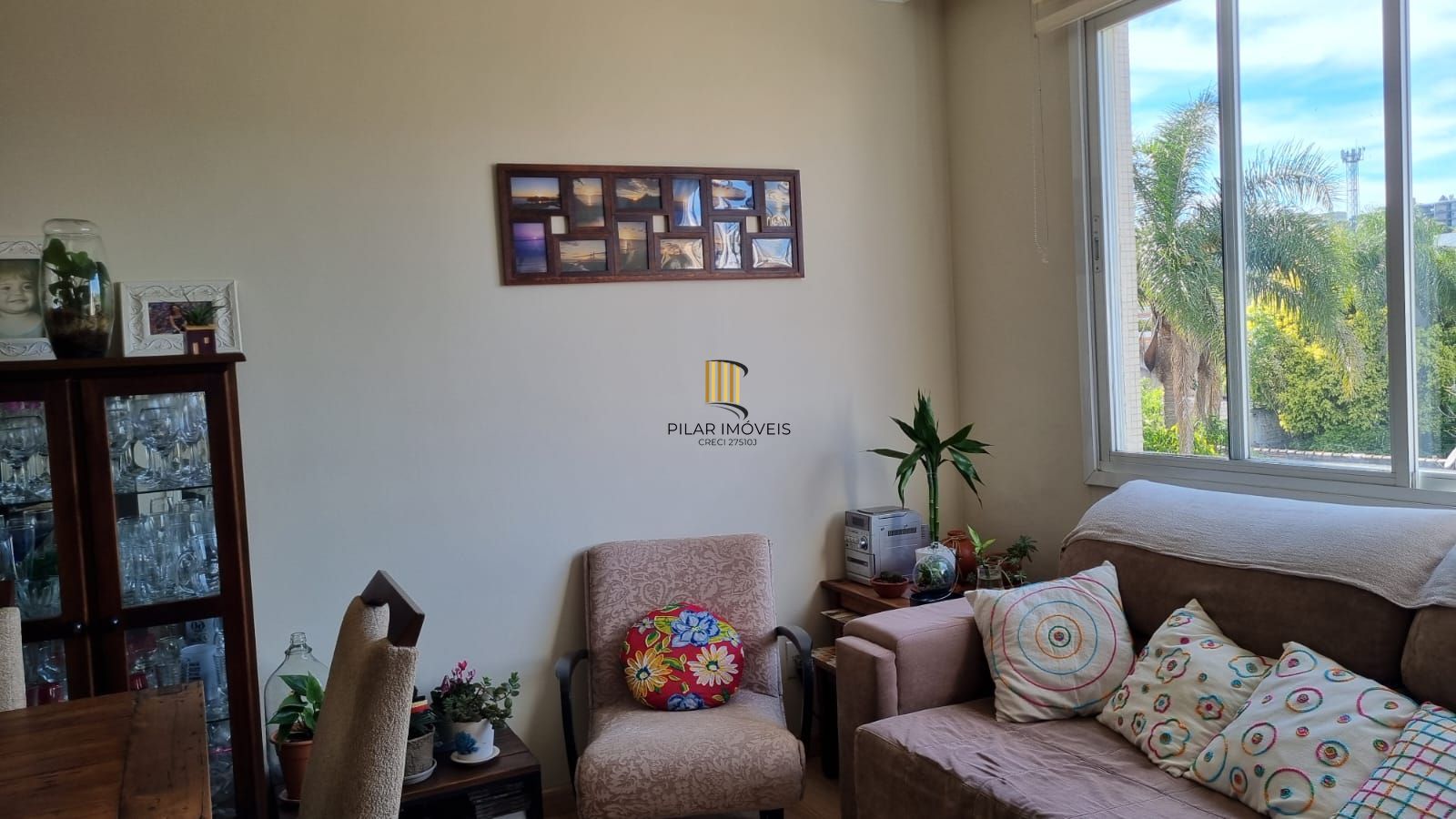 Apartamento à venda com linda vista em localização privilegiada com 2 dormitórios e 1 vaga de garagem no bairro Azenha em Porto Alegre/RS.