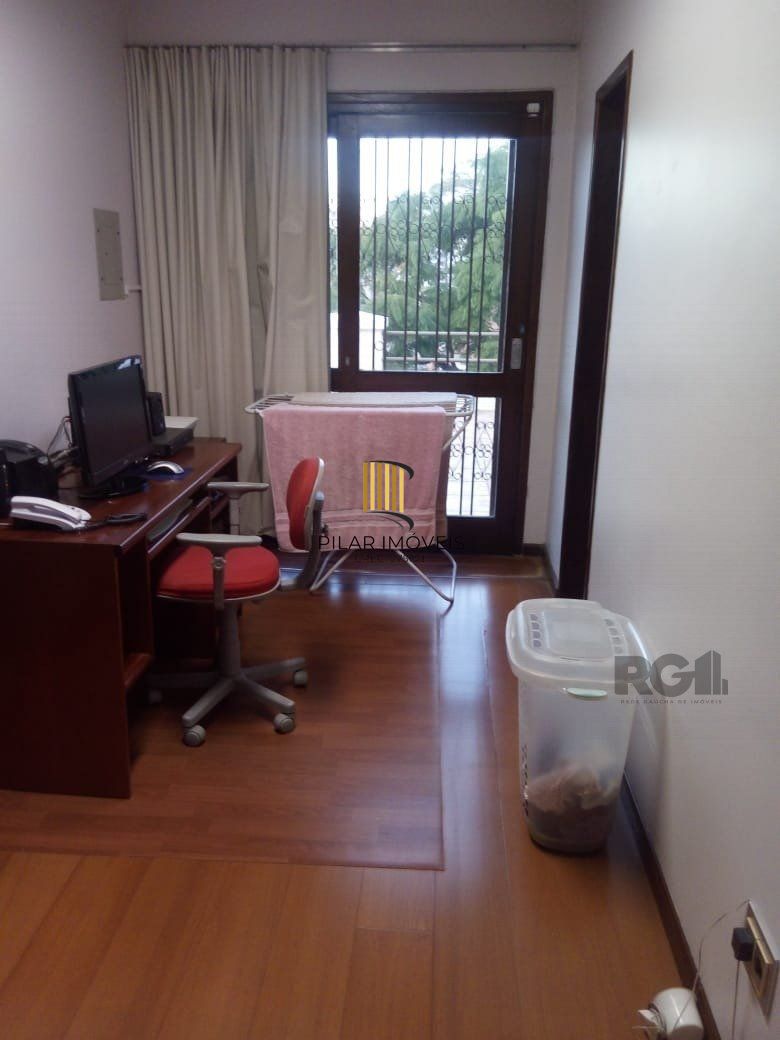 Casa para Venda - 320m², 4 dormitórios, sendo 2 suites, 5 vagas - Santo Antonio