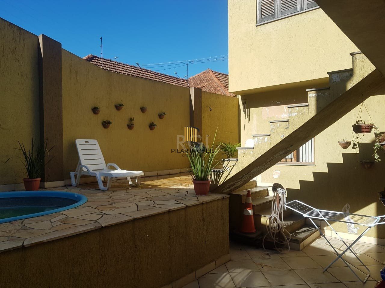 Casa para Venda - 300m², 4 dormitórios, sendo 1 suites, 2 vagas - Glória