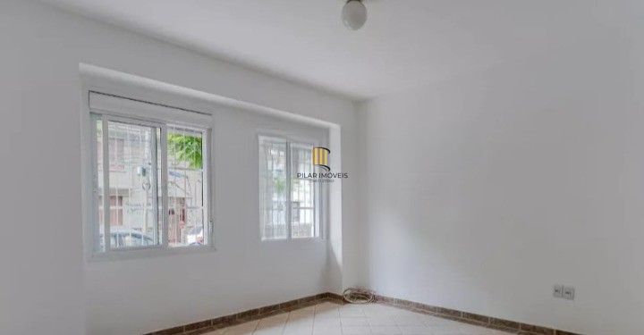 Apartamento térreo com 3 dormitórios no bairro Azenha!