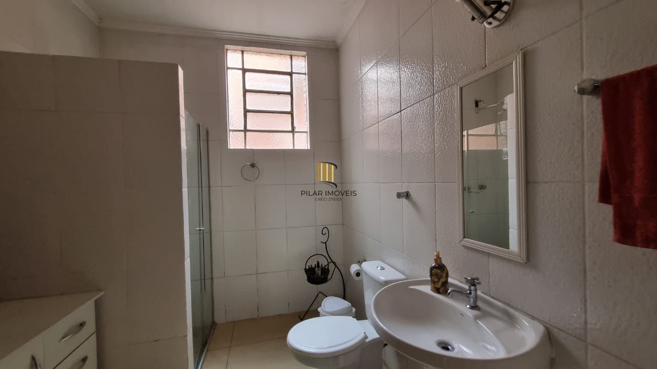 Casa estilo sobrado para venda de 3 dormitórios  com  2 vagas de garagem no bairro Cidade Baixa em Porto Alegre/RS.