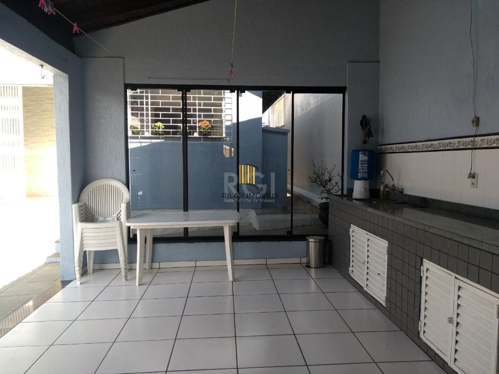 Casa para Venda - 249.86m², 3 dormitórios, sendo 1 suites, 4 vagas - Medianeira