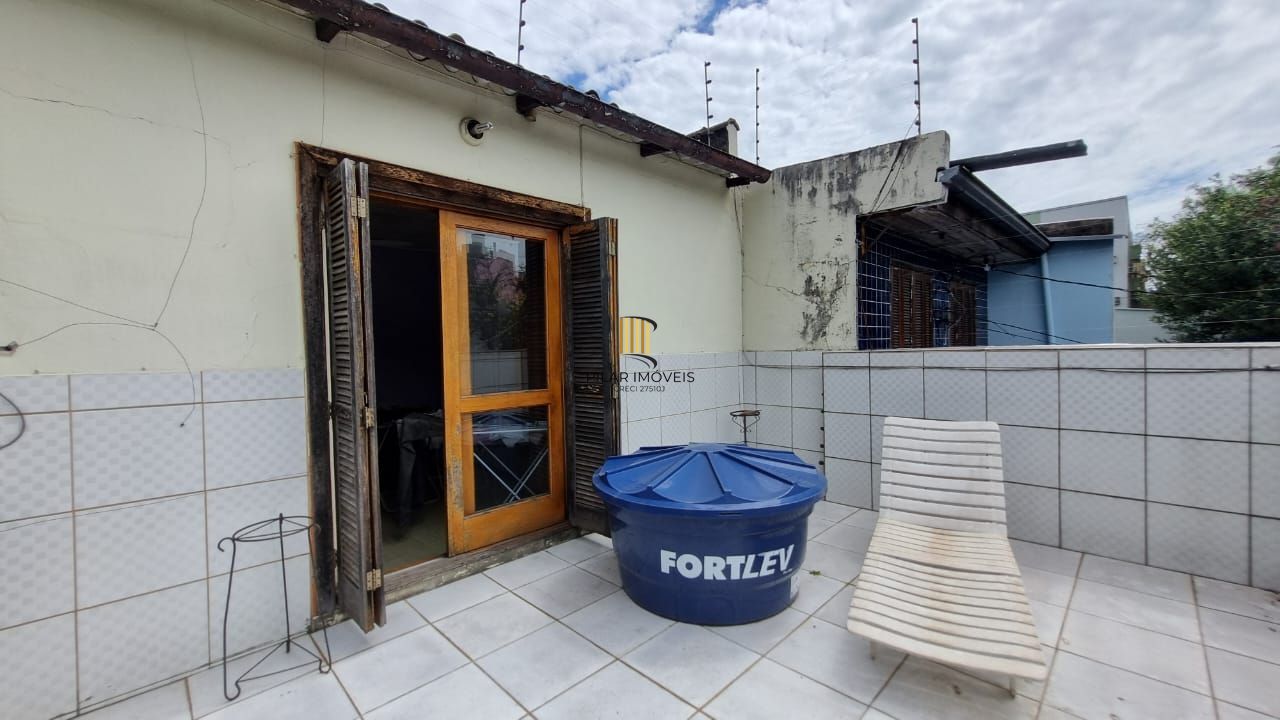 Casa estilo sobrado para venda de 3 dormitórios  com  2 vagas de garagem no bairro Cidade Baixa em Porto Alegre/RS.