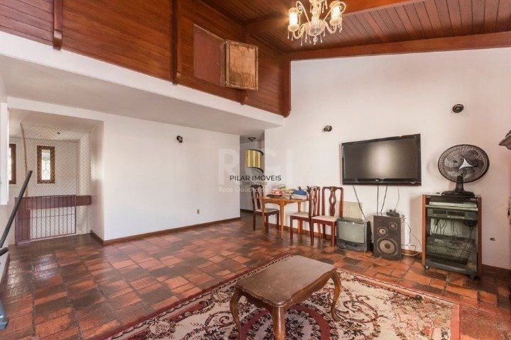 Casa para Venda - 247m², 4 dormitórios, sendo 1 suites, 5 vagas - Glória