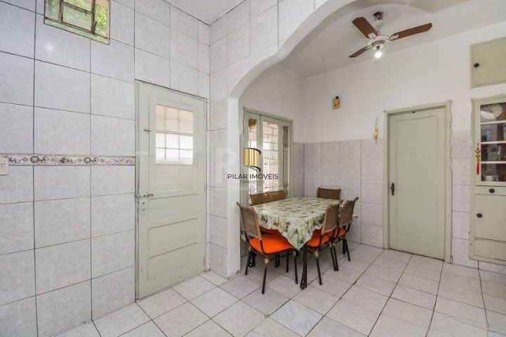 Casa para Venda - 290m², 3 dormitórios, 4 vagas - Santo Antonio