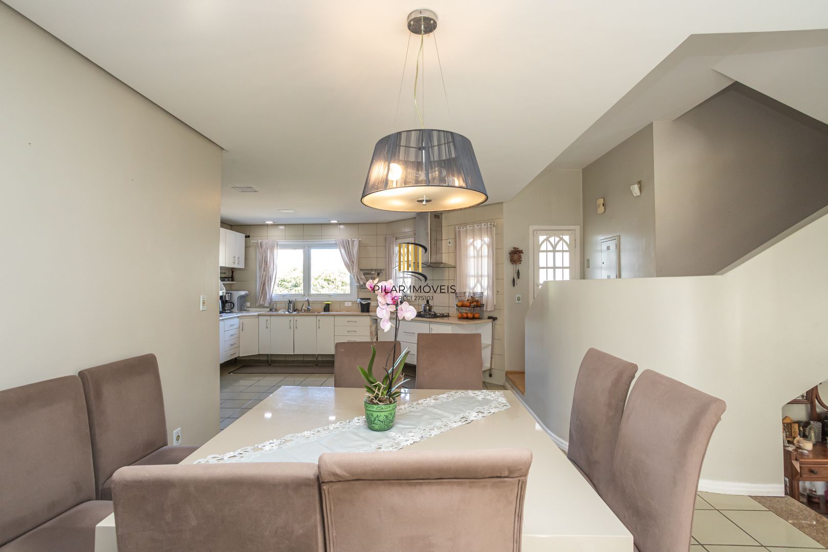 Casa 4 dormitórios no bairro Igara