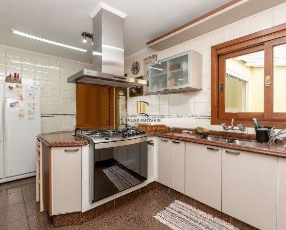 Casa para Venda - 250m², 5 dormitórios, sendo 1 suites, 4 vagas - Sarandi