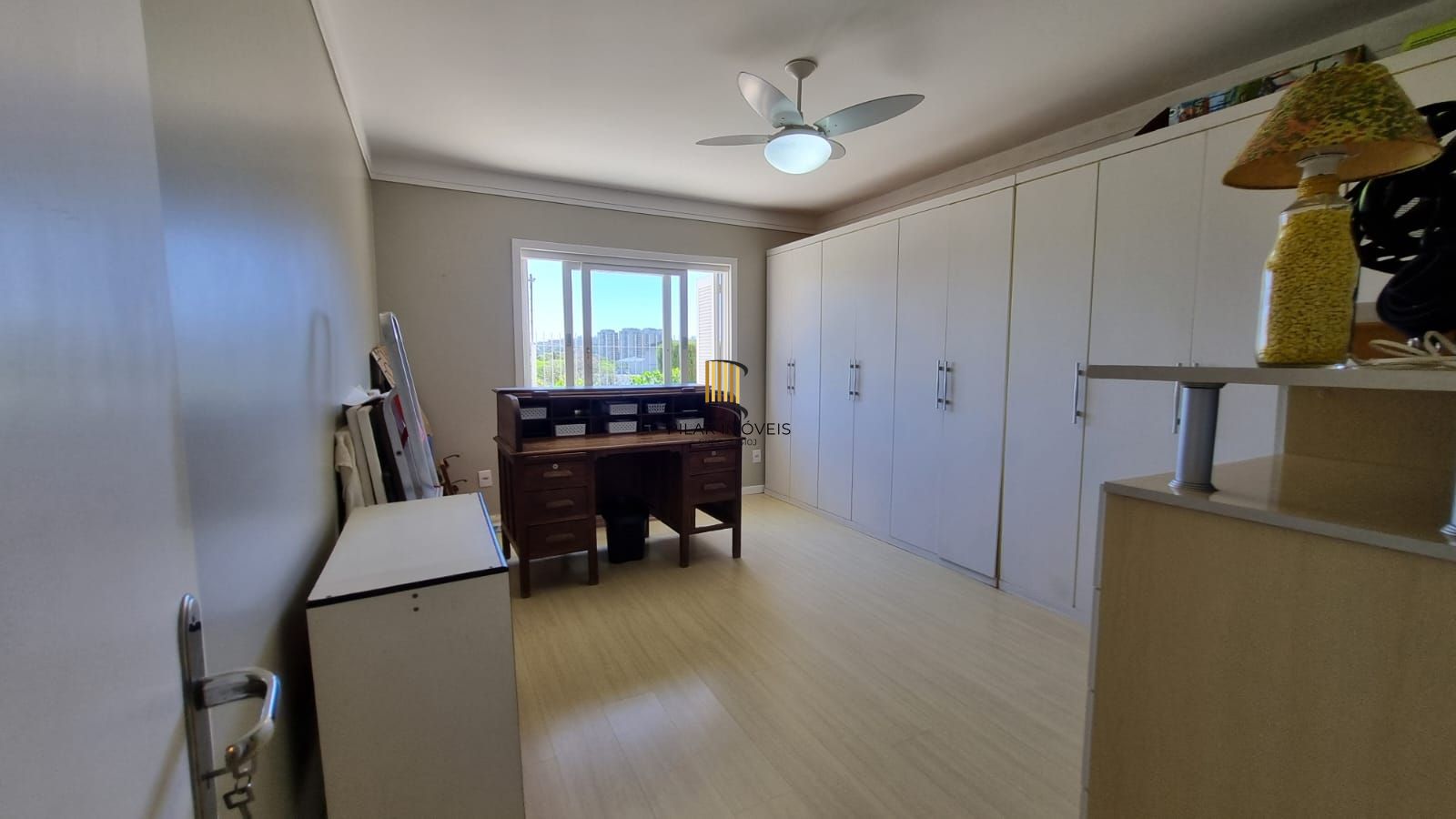 Casa Espetacular com Vista Deslumbrante, Reformada por Arquiteto de 2 dormitórios, suíte, próximo a PUC e Carrefour no bairro Partenon em Porto Alegre/RS/