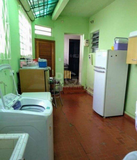 CASA EM 2 TERRENOS NO BAIRRO MEDIANEIRA