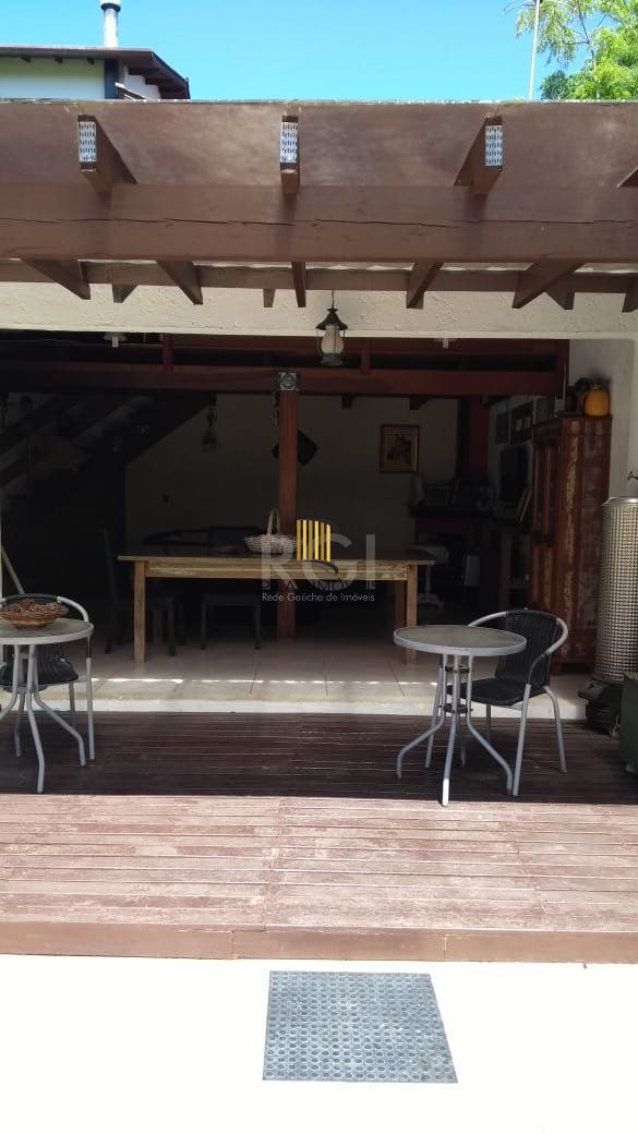 Casa para Venda - 300m², 3 dormitórios, sendo 3 suites, 6 vagas - São Lucas