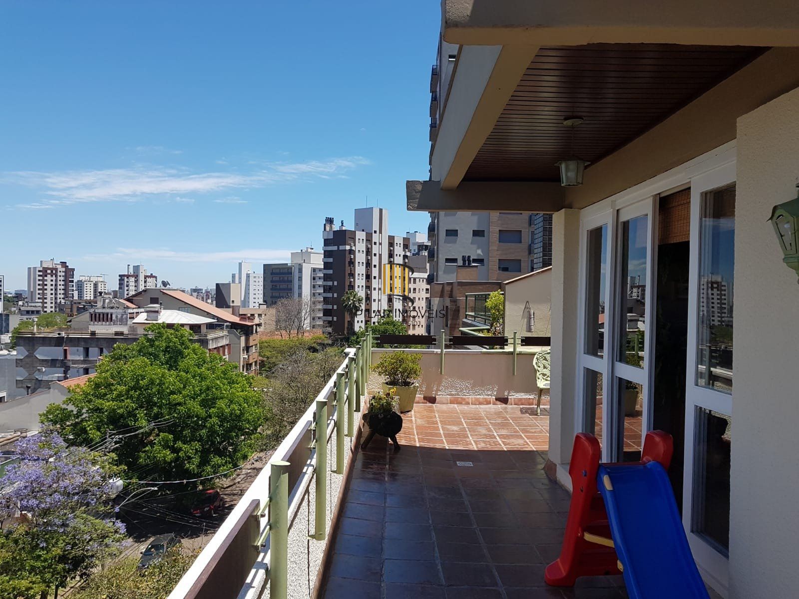 Cobertura de 2 dormitórios no bairro Petropolis