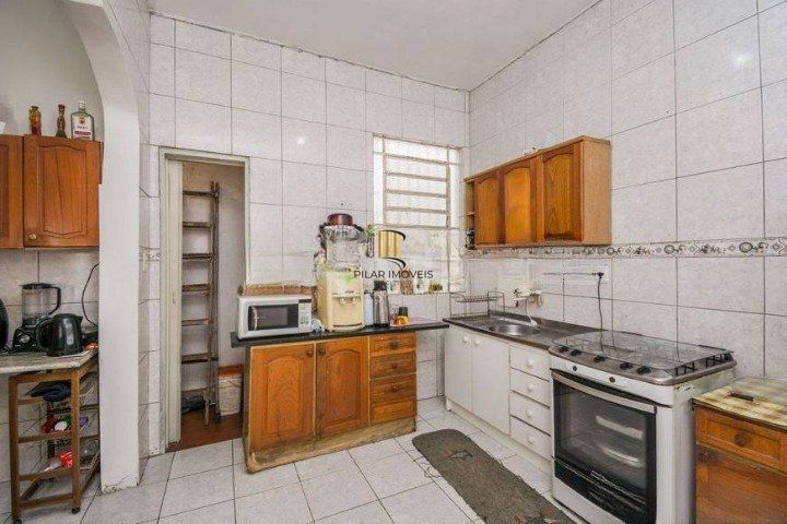 Casa para Venda - 290m², 3 dormitórios, 4 vagas - Santo Antonio