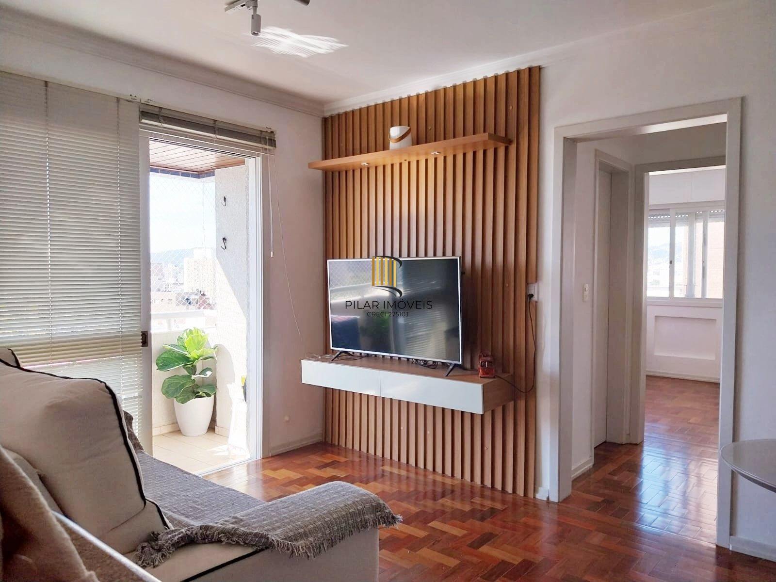 Apartamento de 2 dormitórios com vaga de garagem e sacada no Bairro Santana