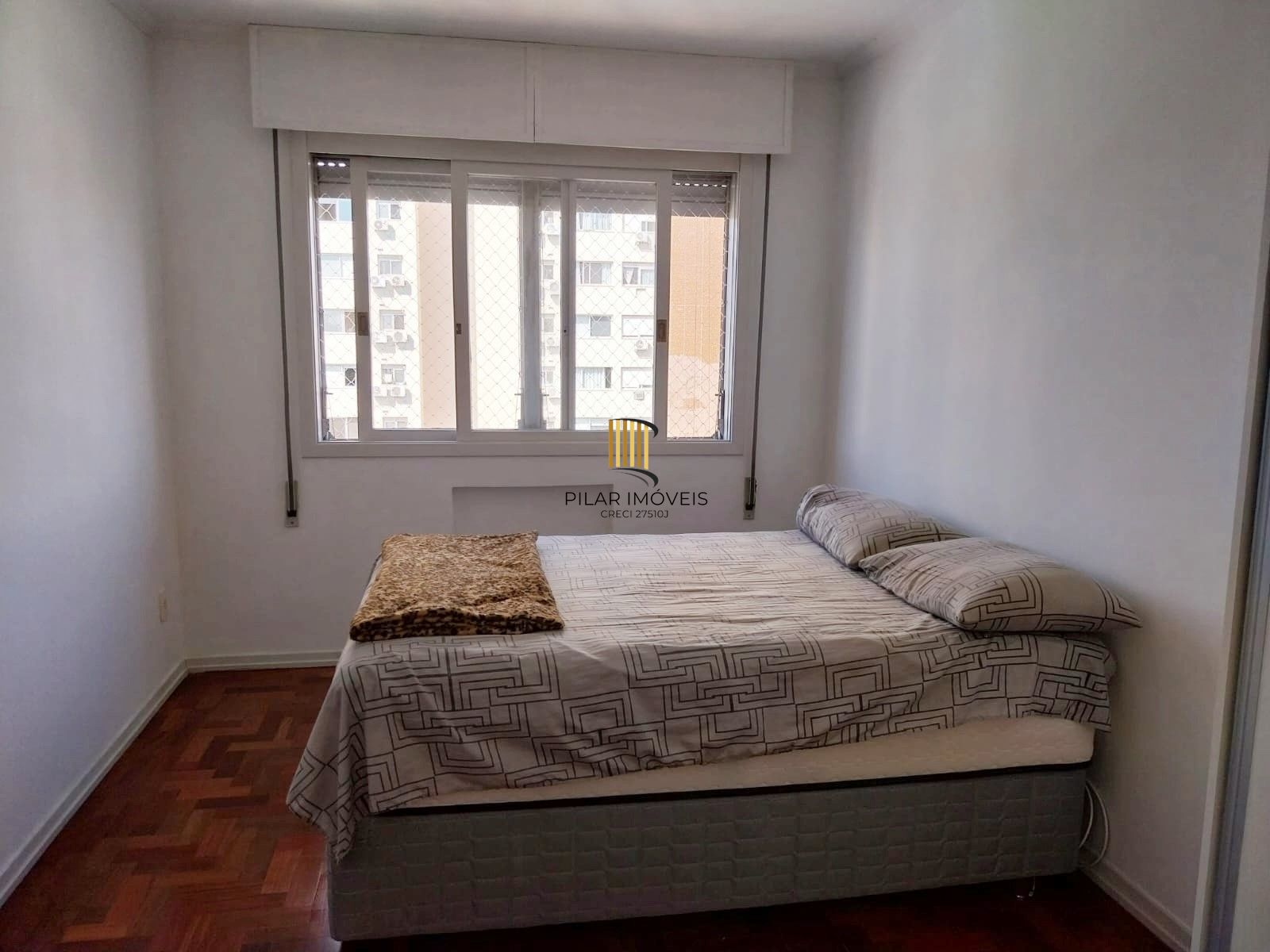 Apartamento de 2 dormitórios com vaga de garagem e sacada no Bairro Santana