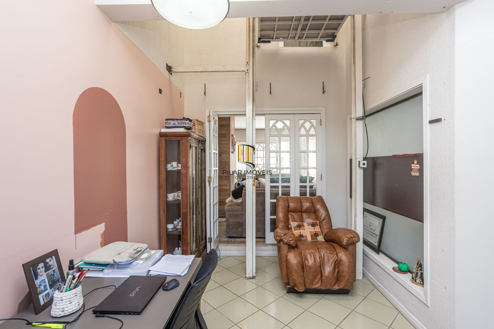 Casa 4 dormitórios no bairro Igara