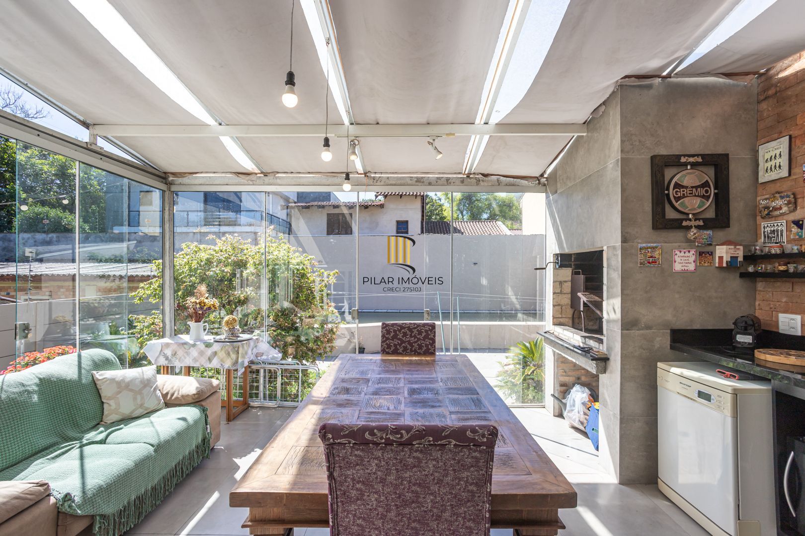 Casa 4 dormitórios no bairro Igara