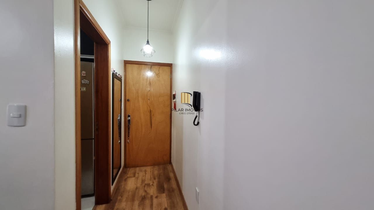Aproveite o sol e a vista, apartamento para venda de frente com sacada, 2 dormitórios com 1 vaga no bairro Santana em Porto Alegre/RS.