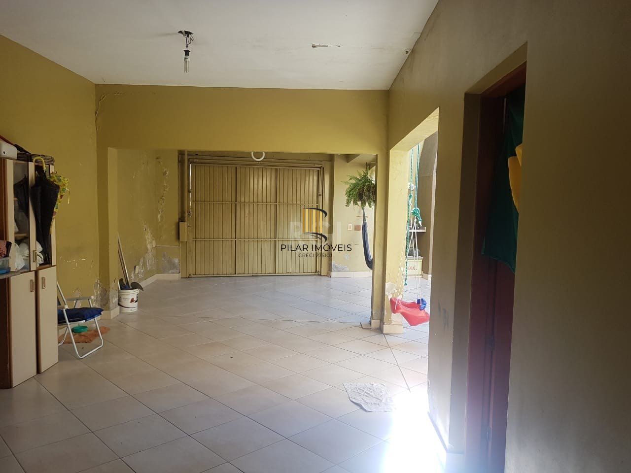 Casa para Venda - 300m², 4 dormitórios, sendo 1 suites, 2 vagas - Glória