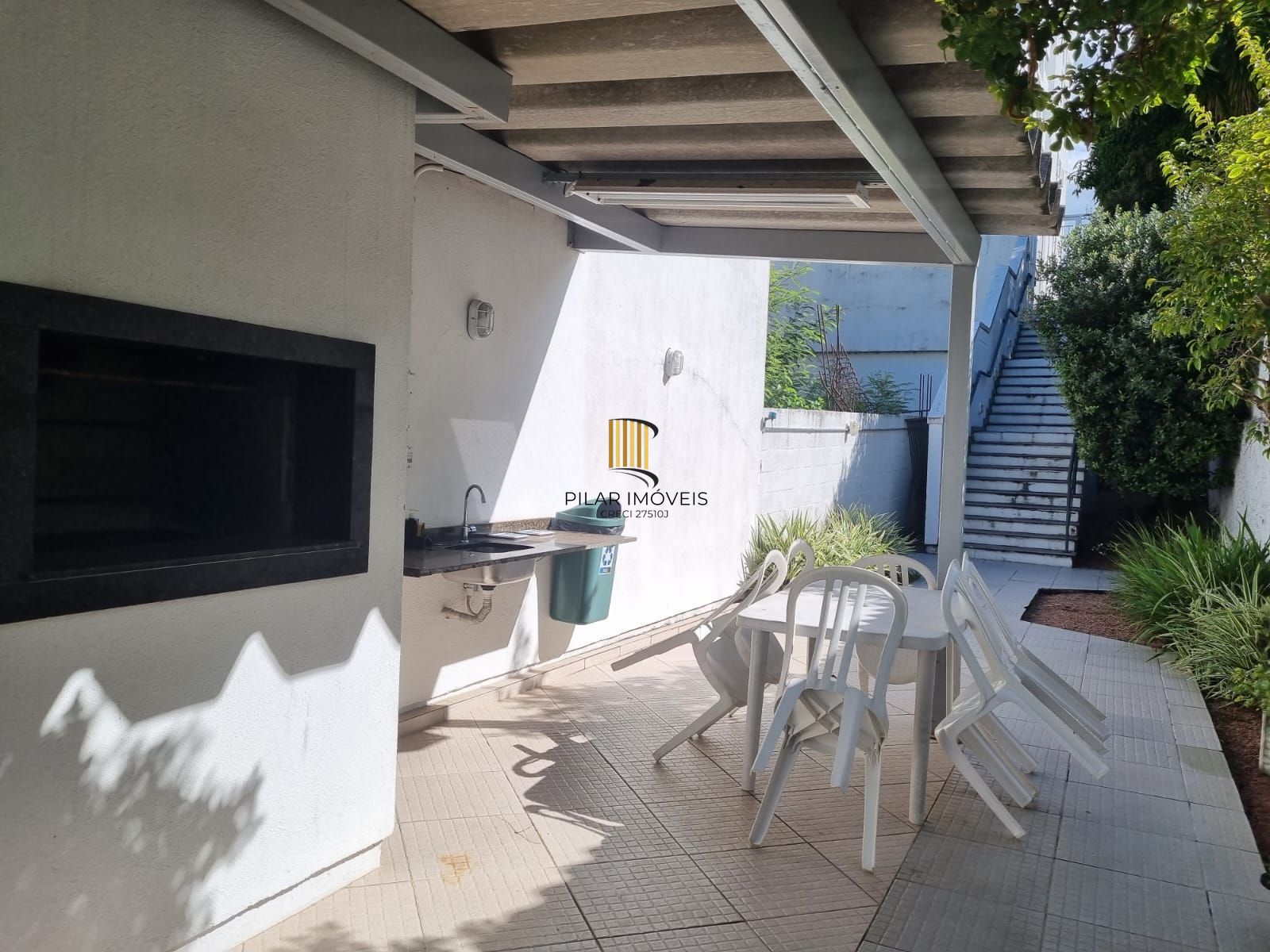 Apartamento de 2 dormitórios com vaga no Bairro Santana