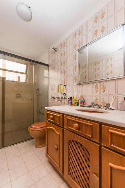 Casa para Venda - 247m², 4 dormitórios, sendo 1 suites, 5 vagas - Glória