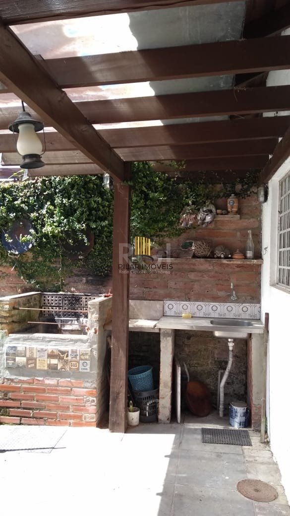 Casa para Venda - 300m², 3 dormitórios, sendo 3 suites, 6 vagas - São Lucas