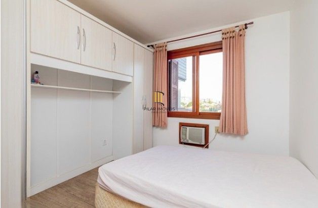 Linda cobertura de 4 dormitórios,1 suíte , 4 banheiros para venda, 4 vagas de garagens cobertas e escrituradas, 1 terraço com deck, piscina e churrasqueira no bairro Jardim Lindóia em Porto Alegre/RS.