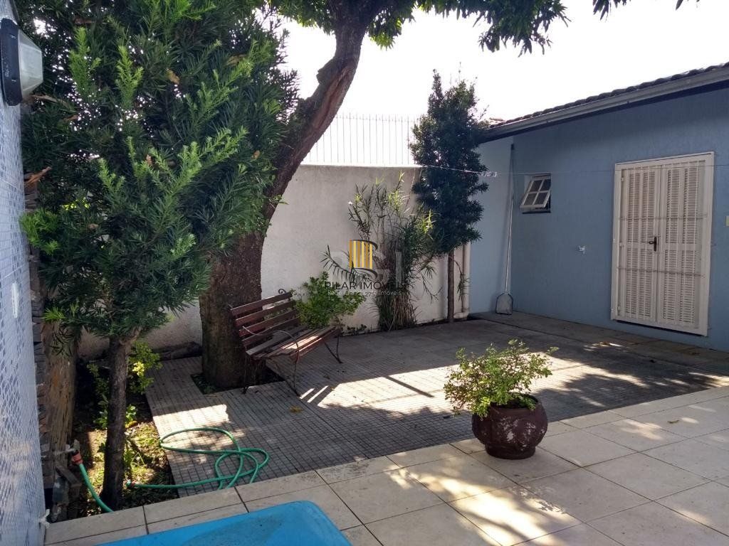 Casa para Venda - 249.86m², 3 dormitórios, sendo 1 suites, 4 vagas - Medianeira