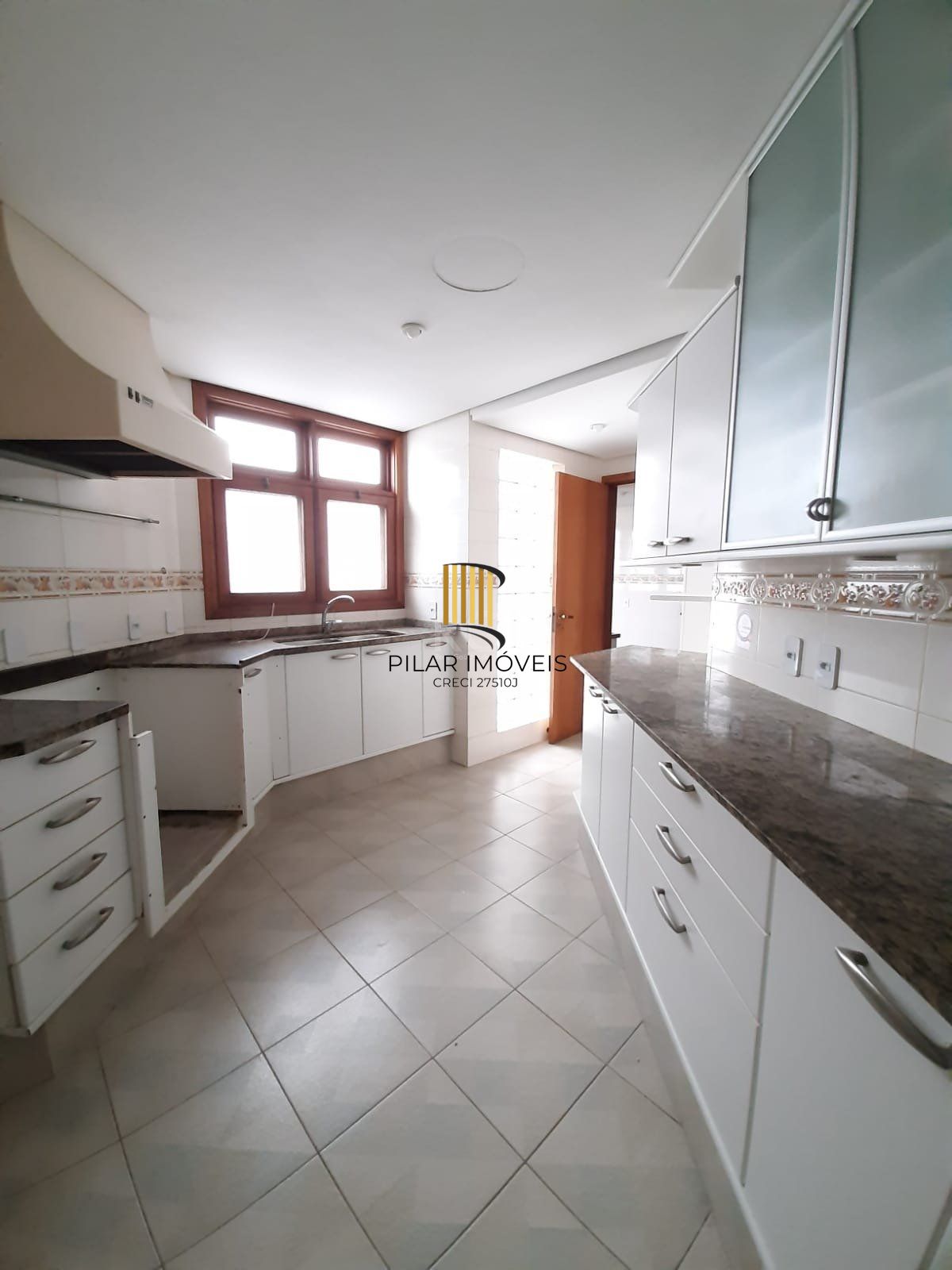 Apartamento para Venda - 181.63m², 3 dormitórios, sendo 1 suites, 2 vagas - Menino Deus