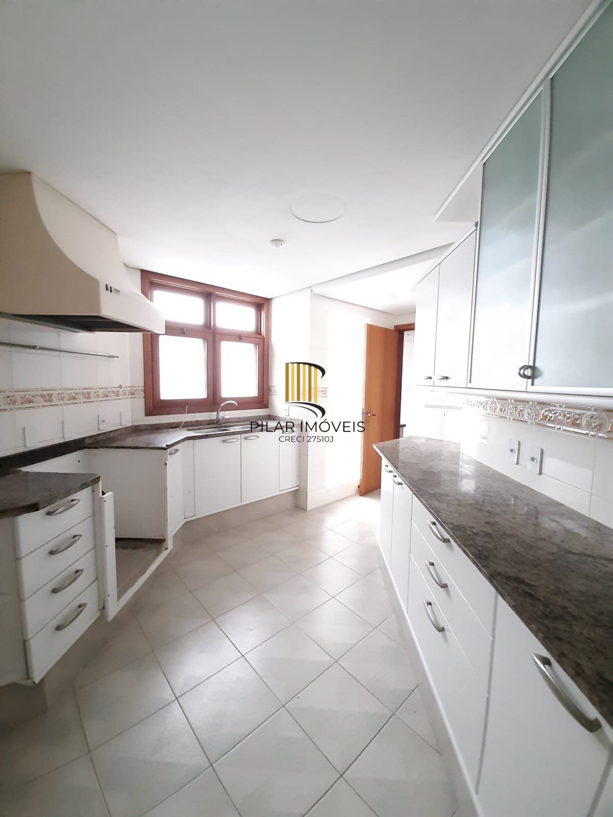 Apartamento para Venda - 181.63m², 3 dormitórios, sendo 1 suites, 2 vagas - Menino Deus