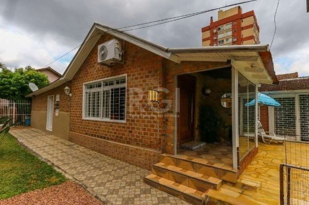 Casa para Venda - 160m², 3 dormitórios, 3 vagas - Partenon