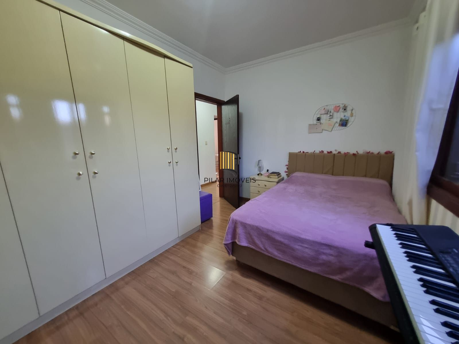 Casa para Venda - 177m², 4 dormitórios, sendo 1 suites, 2 vagas - Partenon