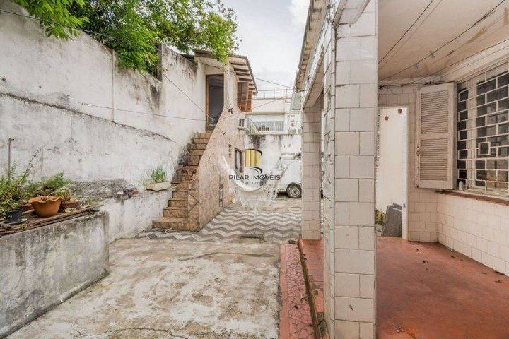 Casa para Venda - 290m², 3 dormitórios, 4 vagas - Santo Antonio