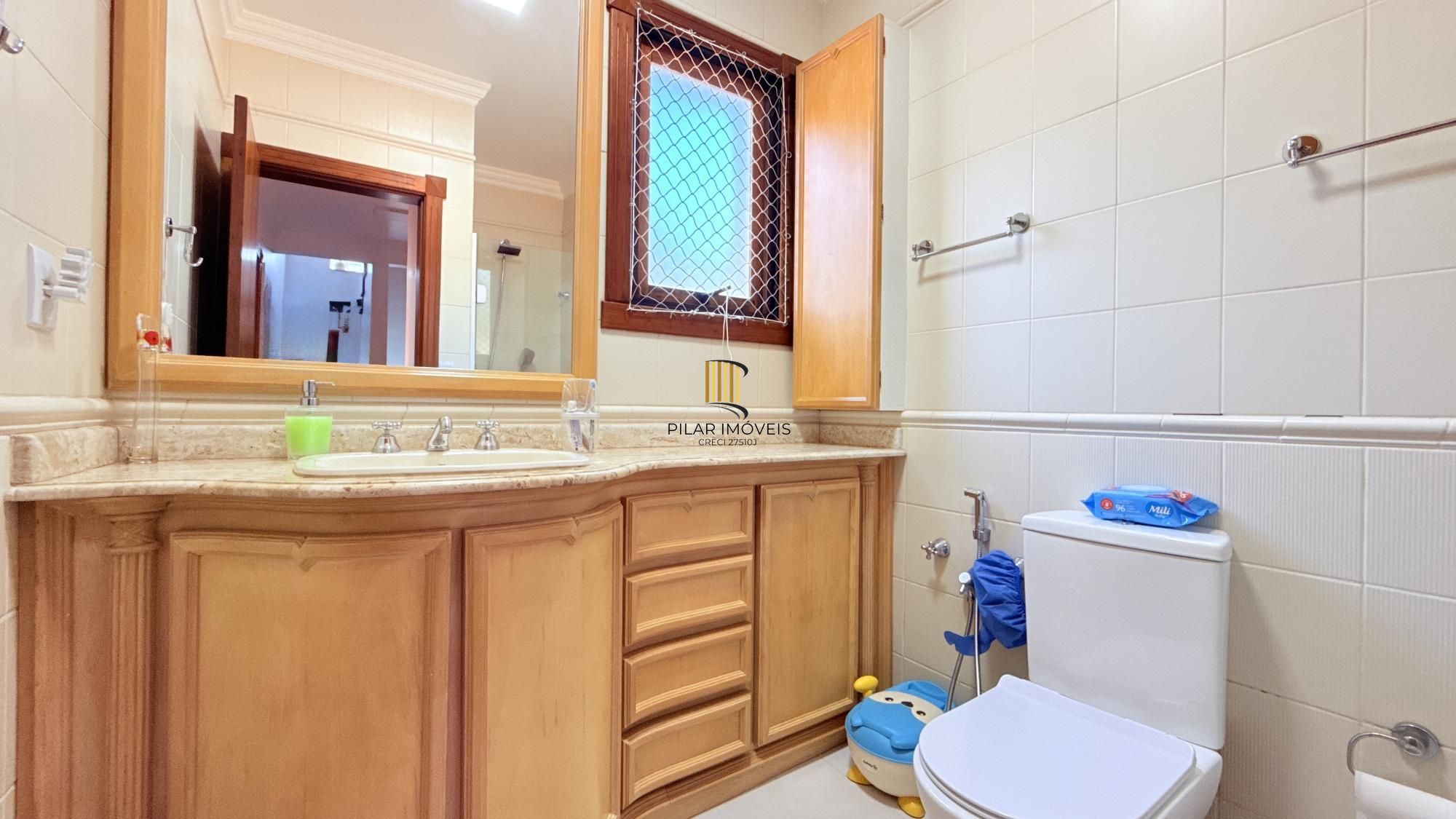 Casa 4 dormitórios no bairro Ipanema