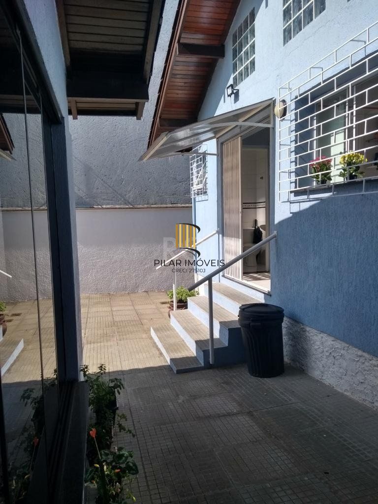 Casa para Venda - 249.86m², 3 dormitórios, sendo 1 suites, 4 vagas - Medianeira