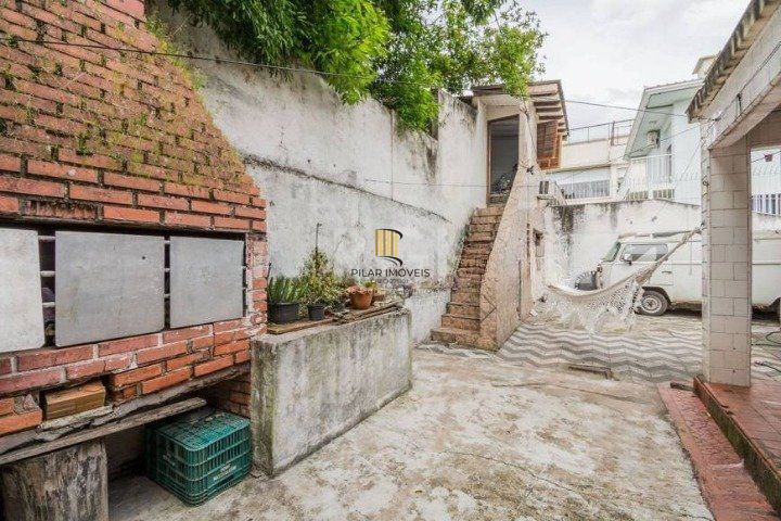 Casa para Venda - 290m², 3 dormitórios, 4 vagas - Santo Antonio