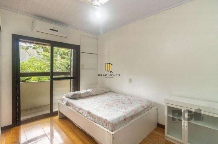 Casa 4 dormitórios no bairro Santo Antônio