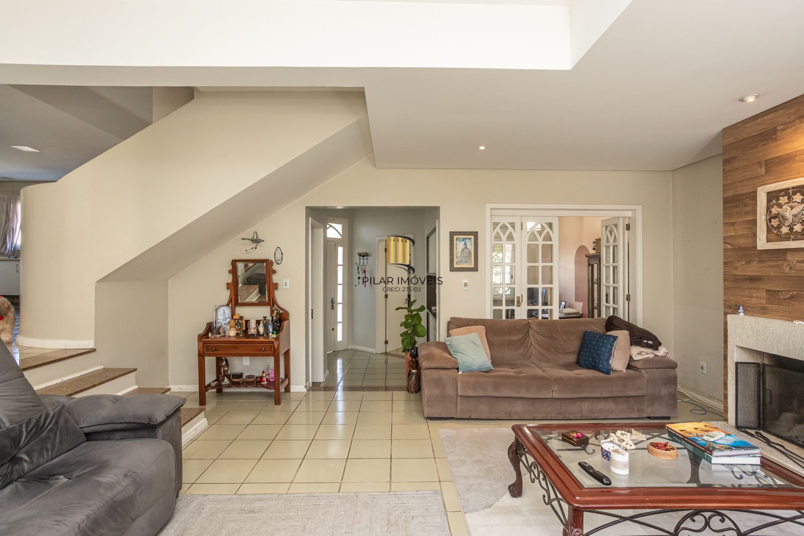 Casa 4 dormitórios no bairro Igara